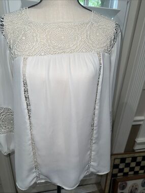 Women's off white  Lace Yoke Long-Sleeve Blouse